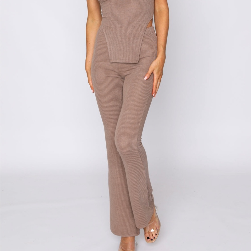 High waisted rib knit pants in Mocha from whitefox boutique size small